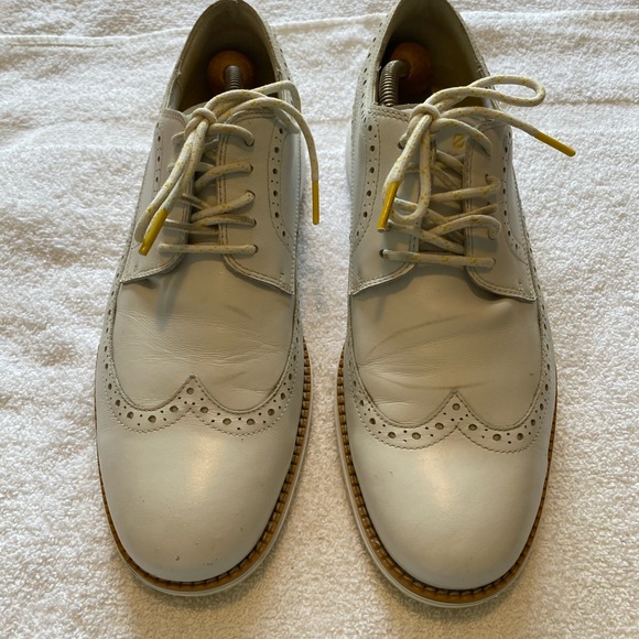 Cole Haan men’s golf shoes, size 10, white wingtip - Picture 4 of 6